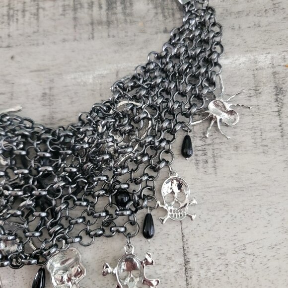 Natasha Skull Spider Mesh Necklace - Picture 13 of 14